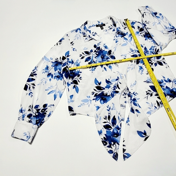 Ellen Tracy White Linen with Blue Floral Print Tie Front Blouse Women's (L) - Picture 11 of 12